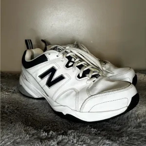 New Balance 609 Athletic Shoes Mens US 9.5 4E Width White Leather Dad Sneaker