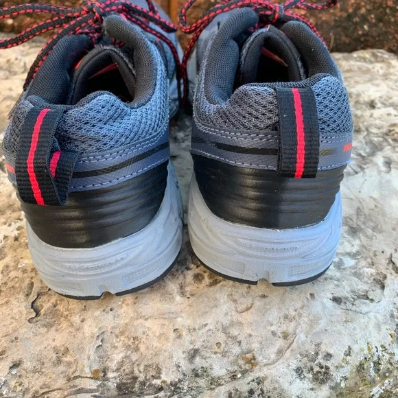 New Balance Lonoke Shoes Gray Red Size 8.5