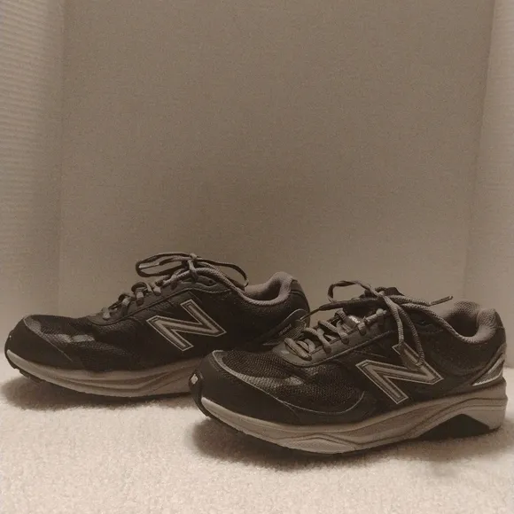 New Balance Men's Black Running Shoes Size 11.5