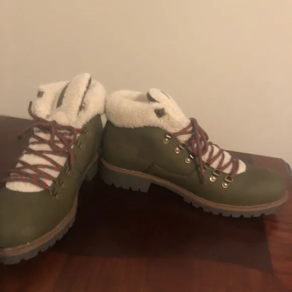 NEW! Club Room men’s Sherpa collar olive boots 11.5