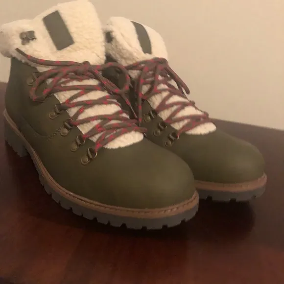 NEW! Club Room men’s Sherpa collar olive boots 11.5