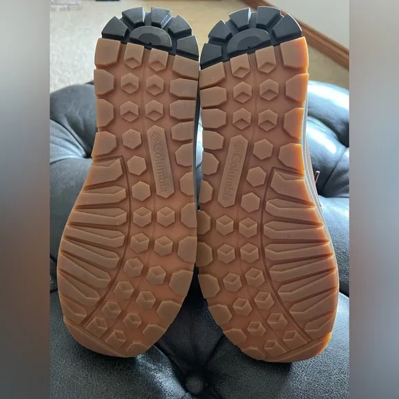 New In Box!! Women’s Columbia Boot In Cognac Size 8