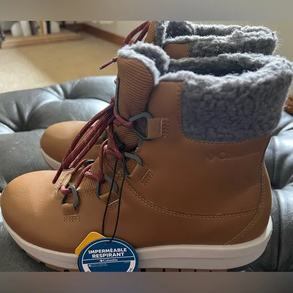 New In Box!! Women’s Columbia Boot In Cognac Size 8
