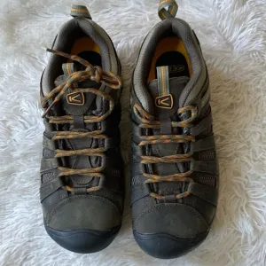 New mens Keen Voyager black hiking outdoors black shoes, size 9