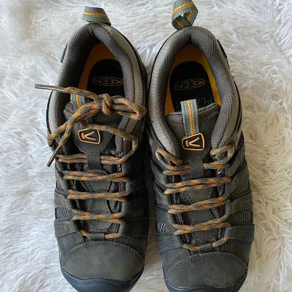 New mens Keen Voyager black hiking outdoors black shoes, size 9