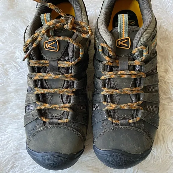 New mens Keen Voyager black hiking outdoors black shoes, size 9