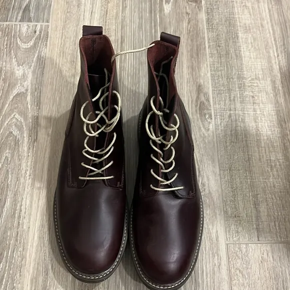 New- Men’s Timberland Earthkeepers Tremont lace /up Boots- size 9.5