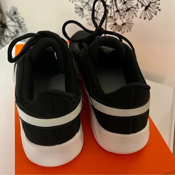 (New) Nike Legend Essential 2 Athletic Women's Training Shoes