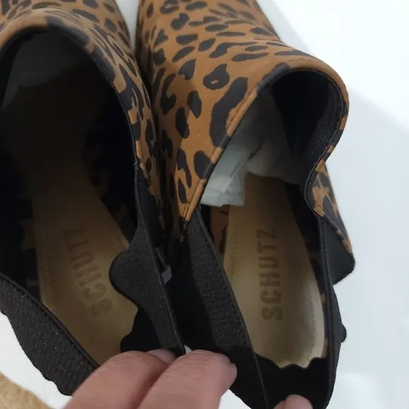 NEW SCHUTZ Animal Print Slink Back Nobuck Willwood Close Toe Slip-On Shoes Sz 38