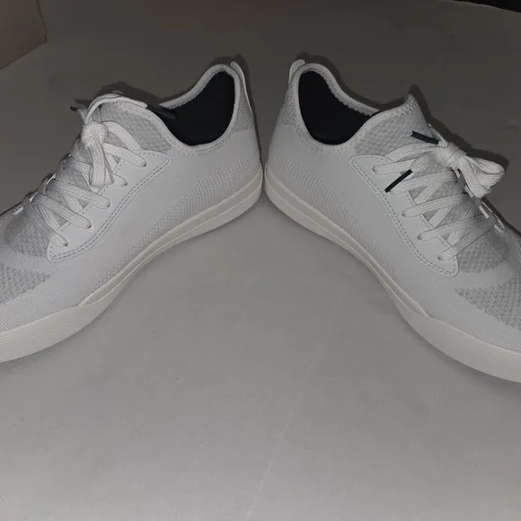 NEW WITH BOX Vessi Waterproof Unisex White Weekend Sneakers Size M10