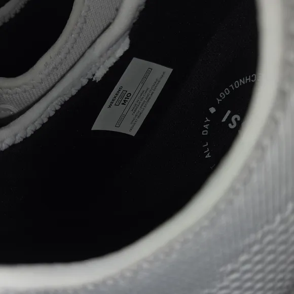 NEW WITH BOX Vessi Waterproof Unisex White Weekend Sneakers Size M10
