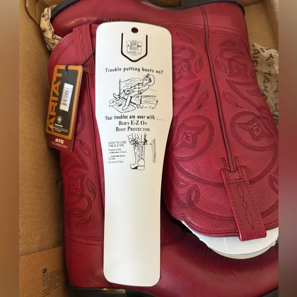 NEW WITH TAGS Ariat Women’s Heritage Western Red Deertan 12” Boots