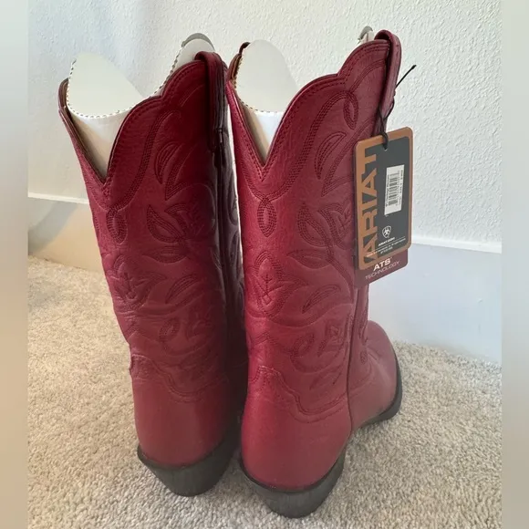 NEW WITH TAGS Ariat Women’s Heritage Western Red Deertan 12” Boots