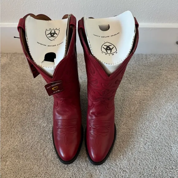 NEW WITH TAGS Ariat Women’s Heritage Western Red Deertan 12” Boots