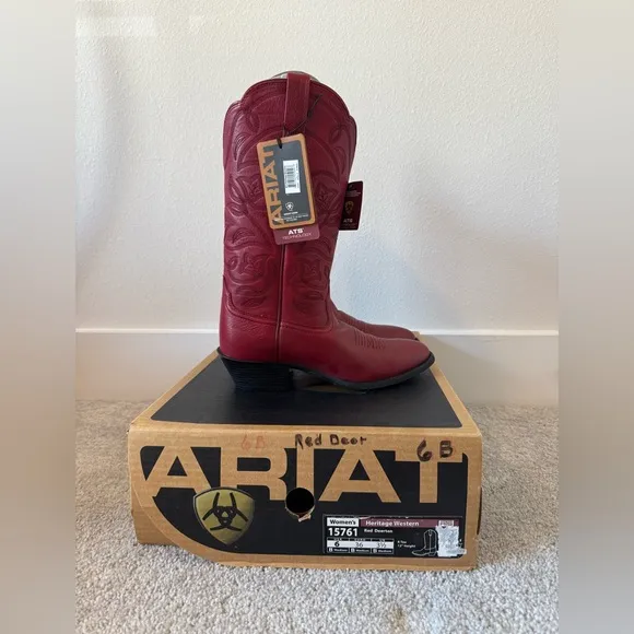 NEW WITH TAGS Ariat Women’s Heritage Western Red Deertan 12” Boots