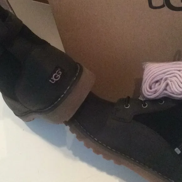 NIB Authentic UGG boots youth sz 6/ women’s sz 7.5