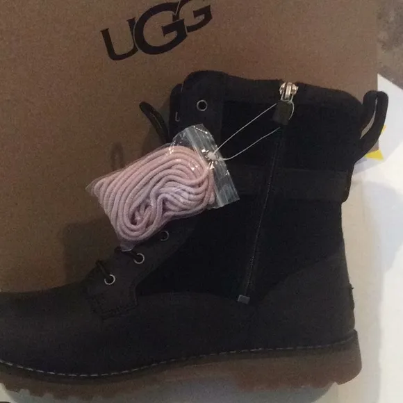 NIB Authentic UGG boots youth sz 6/ women’s sz 7.5