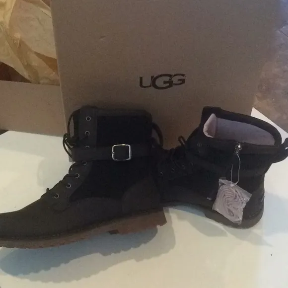 NIB Authentic UGG boots youth sz 6/ women’s sz 7.5