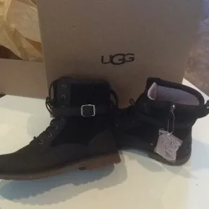 NIB Authentic UGG boots youth sz 6/ women’s sz 7.5