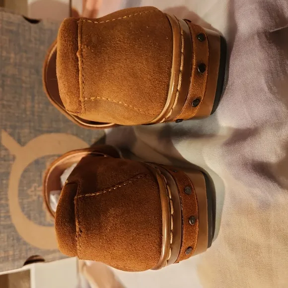 NIB BORN WOMEN'S BAILIE GLAZED GINGER BROWN CLOG SIZE 8.5