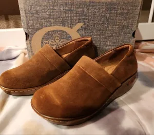 NIB BORN WOMEN'S BAILIE GLAZED GINGER BROWN CLOG SIZE 8.5