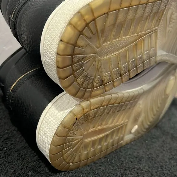 🔥🏀 NIKE AIR JORDAN 1 City Of Flight Sz 10.5  Black/Gold Basketball Shoes - EUC
