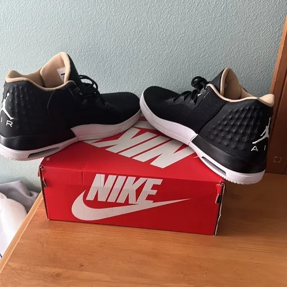 Nike Air Jordan Academy (844515-012) Basketball Shoes Men's Size 9.5 no box