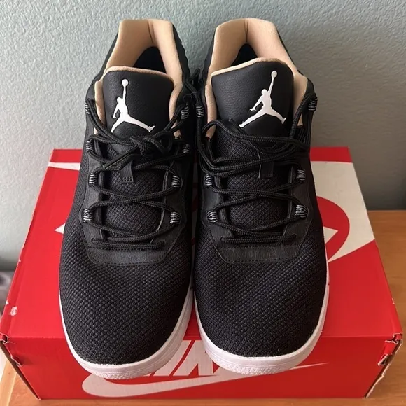 Nike Air Jordan Academy (844515-012) Basketball Shoes Men's Size 9.5 no box