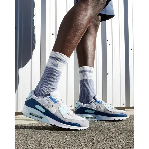 Nike Air Max 90 Size 10 Platinum White Glacier Blue FN6958-001 Mens Sneakers
