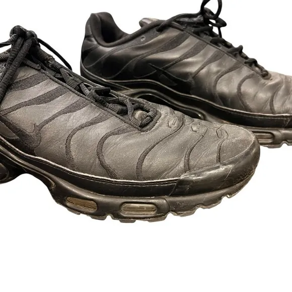 Nike Air Max Plus Triple Black Mens Size 11.5 Athletic Shoes Sneakers AJ2029-001