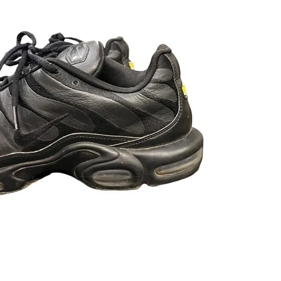 Nike Air Max Plus Triple Black Mens Size 11.5 Athletic Shoes Sneakers AJ2029-001