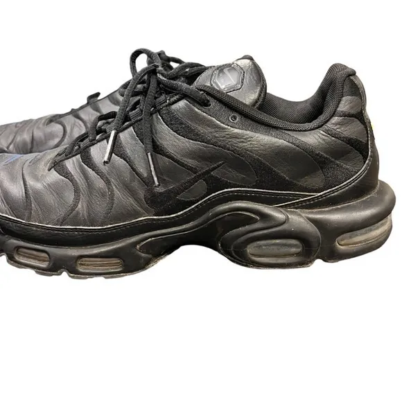 Nike Air Max Plus Triple Black Mens Size 11.5 Athletic Shoes Sneakers AJ2029-001