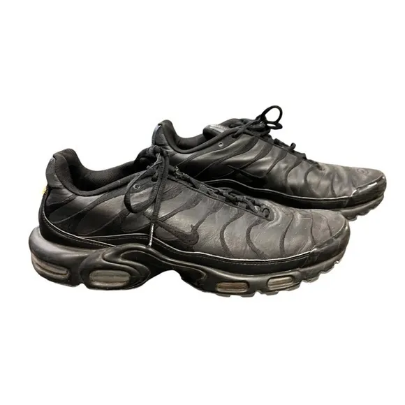 Nike Air Max Plus Triple Black Mens Size 11.5 Athletic Shoes Sneakers AJ2029-001