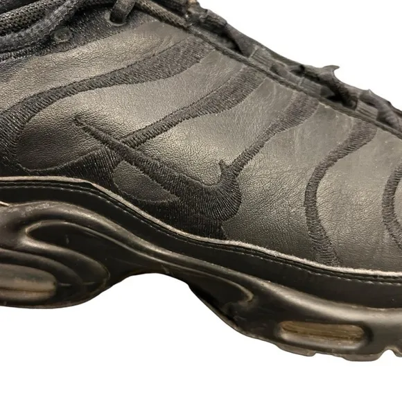 Nike Air Max Plus Triple Black Mens Size 11.5 Athletic Shoes Sneakers AJ2029-001