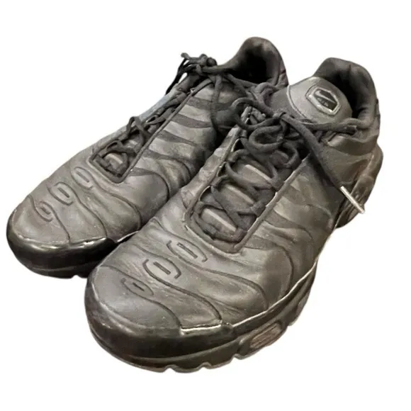 Nike Air Max Plus Triple Black Mens Size 11.5 Athletic Shoes Sneakers AJ2029-001
