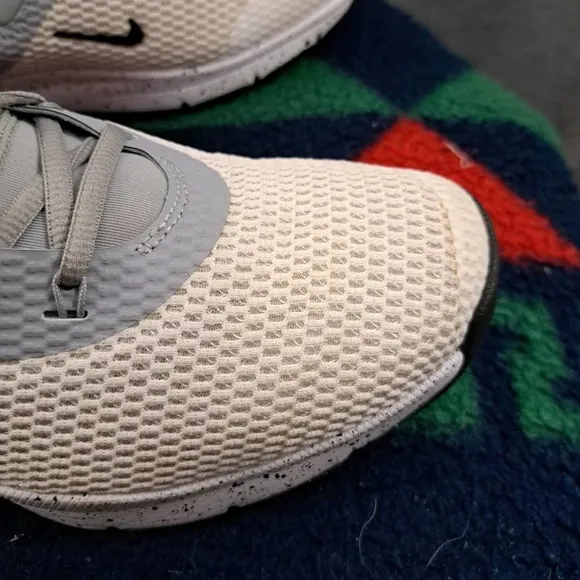 Nike Air max Typha Flywire Mens size 11.5 training Running shoes White A03020