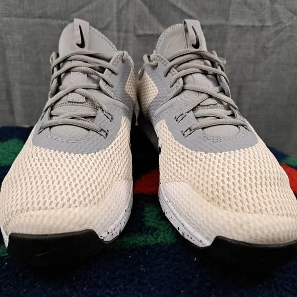Nike Air max Typha Flywire Mens size 11.5 training Running shoes White A03020
