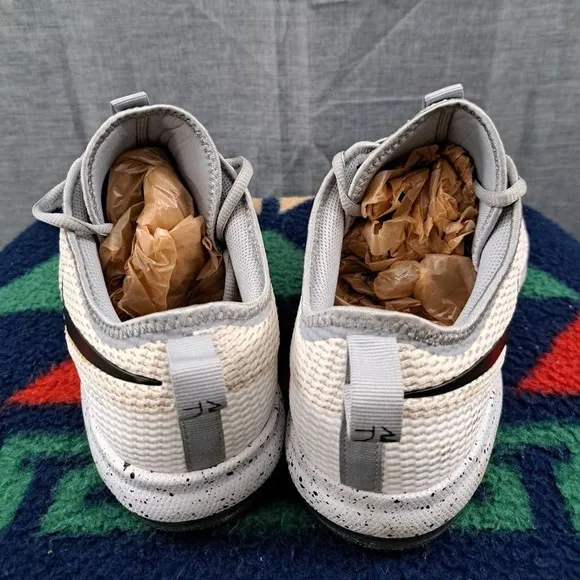 Nike Air max Typha Flywire Mens size 11.5 training Running shoes White A03020