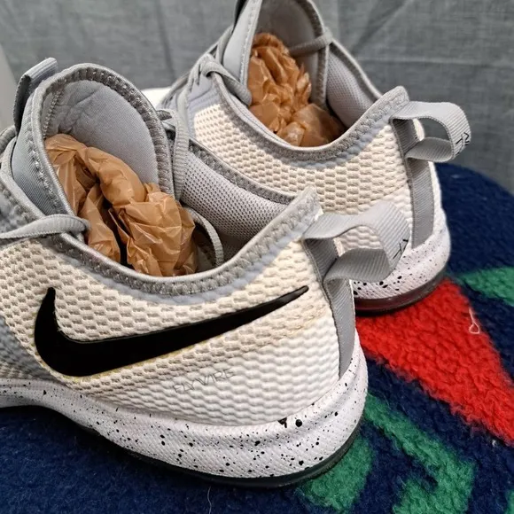 Nike Air max Typha Flywire Mens size 11.5 training Running shoes White A03020