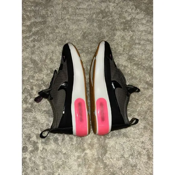 Nike Air Max Women’s Size 8 B9665-301 Green Black Pink NEW Comfy gym run street