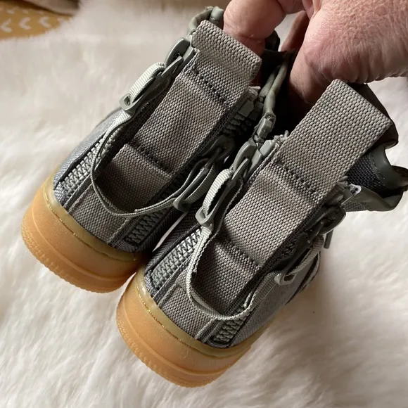 NIKE AIR SHOE SIZE 6.5