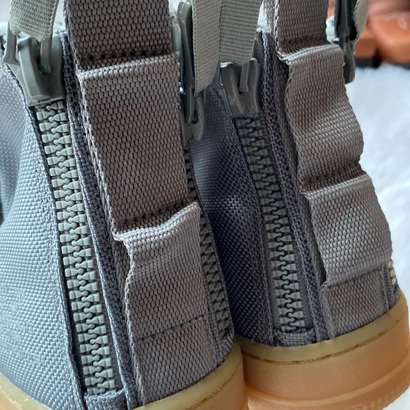NIKE AIR SHOE SIZE 6.5