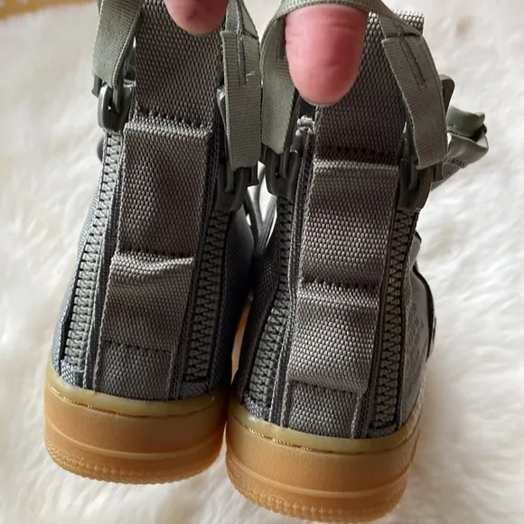 NIKE AIR SHOE SIZE 6.5