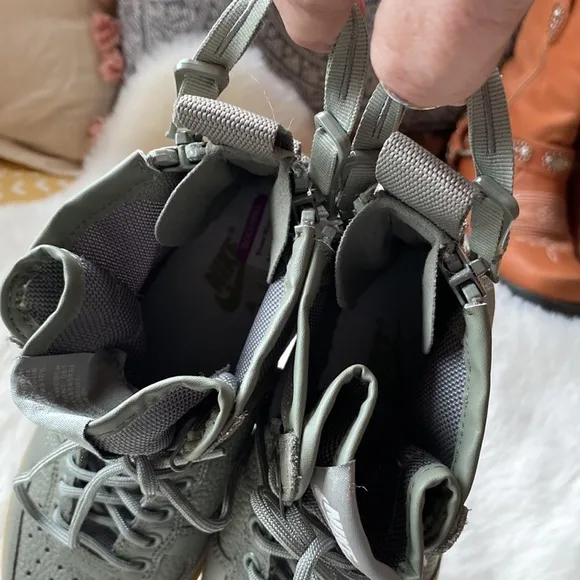 NIKE AIR SHOE SIZE 6.5