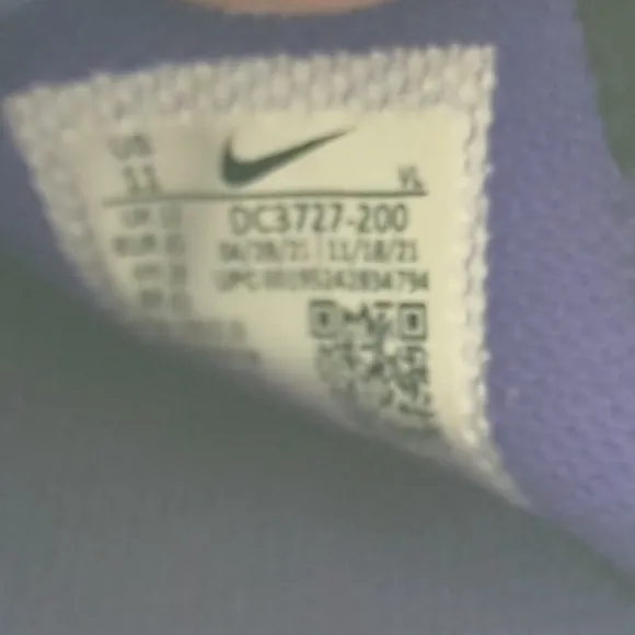 Nike Air Zoom Winflo 8 Shield Men's Size 11 Shoes Sneakers‎ DC3727 200