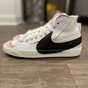 NIKE BLAZER MID '77 JUMBOSWOOSH CASUAL SHOES sz 10.5, 11