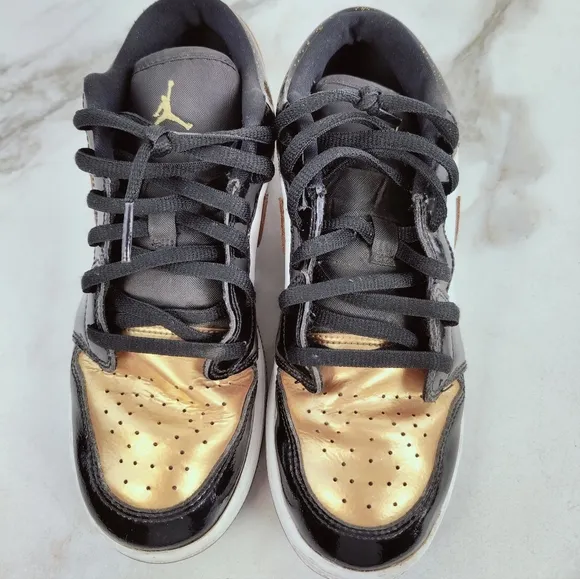 Nike Boys' Youth Air Jordan 1 Low SE 'Gold Toe' Basketball Shoes Sneakers, Sz 6Y