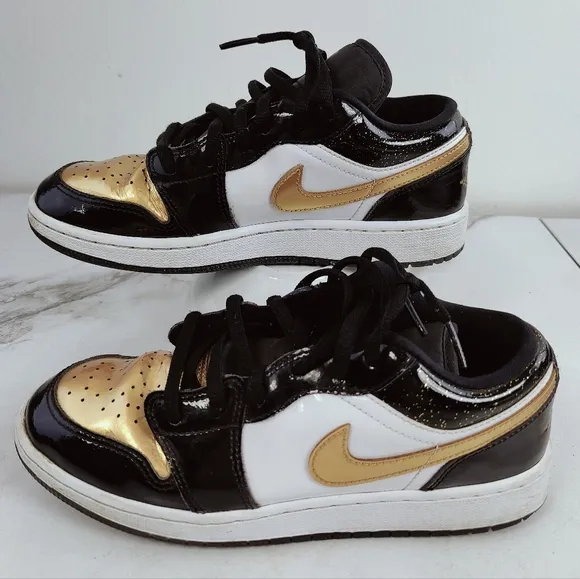 Nike Boys' Youth Air Jordan 1 Low SE 'Gold Toe' Basketball Shoes Sneakers, Sz 6Y