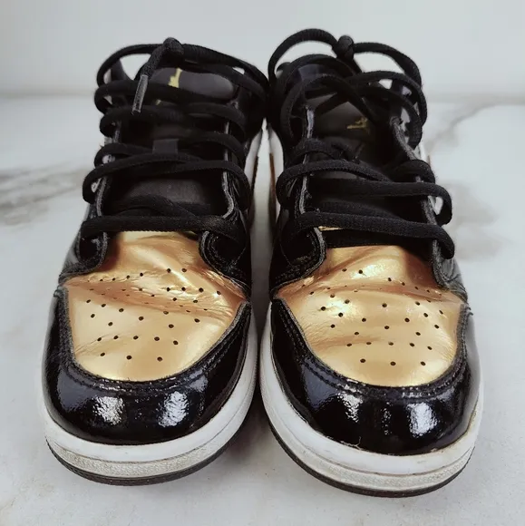 Nike Boys' Youth Air Jordan 1 Low SE 'Gold Toe' Basketball Shoes Sneakers, Sz 6Y