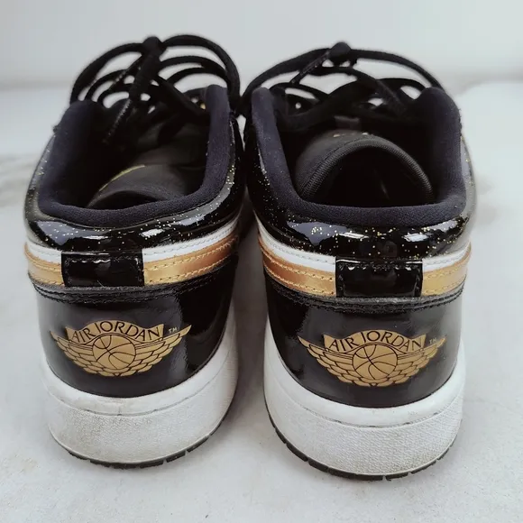 Nike Boys' Youth Air Jordan 1 Low SE 'Gold Toe' Basketball Shoes Sneakers, Sz 6Y